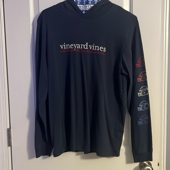 Men’s medium vineyard vines long sleeve Tshirt with hood - Picture 1 of 4